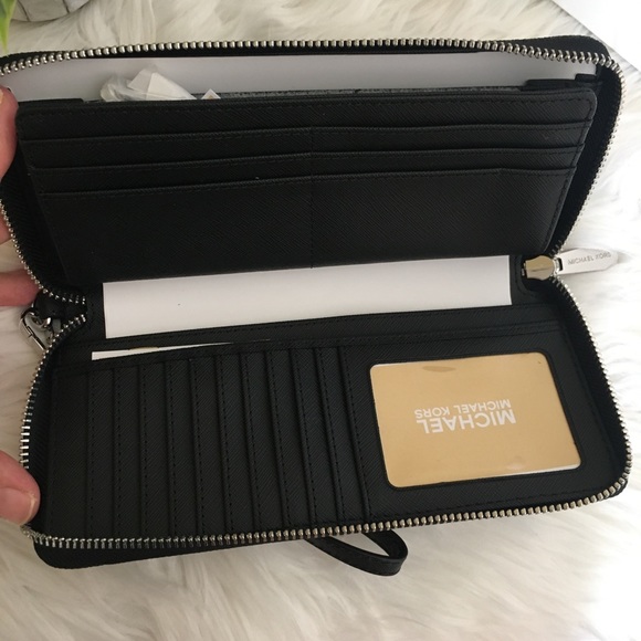 Last one ✨Michael Kors black continental wallet - Picture 4 of 7